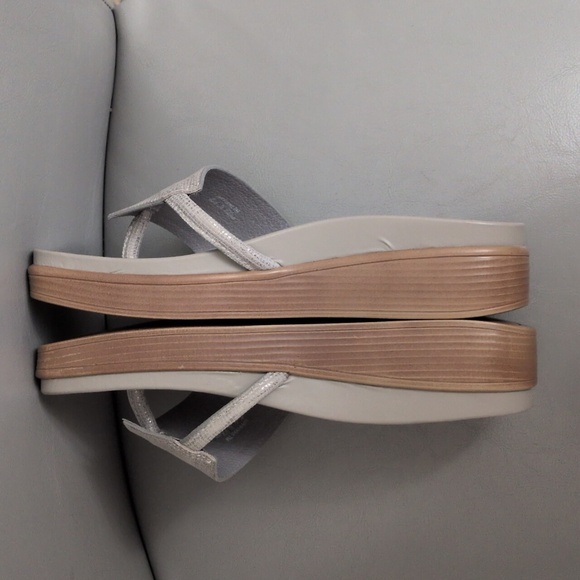 Donald Pliner Fifi Platform Sandal - Picture 3 of 5